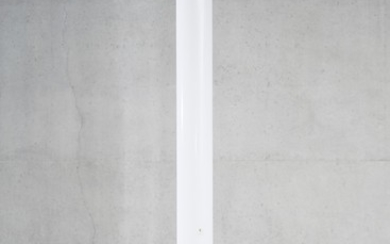 Lampadaire Metacolor par Ernesto Gismondi, édition Artémide, à diffuseur cylindrique en méthacrylate blanc, h. 207 cm