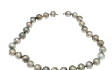 1927/1119 - Ole Lynggaard: A Tahiti pearl necklace of numerous cultured Thaiti pearls set with Ole Lynggaard ends. Pearl diam. 13-14.5 mm. L. 51 cm.