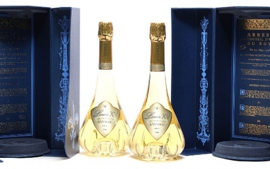 2 bts. Champagne Cuvée Louis XV, De Venoge 2008 A (hf/in). Oc.