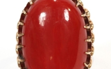 18KT YELLOW GOLD AND RED CORAL RING 1 16 1