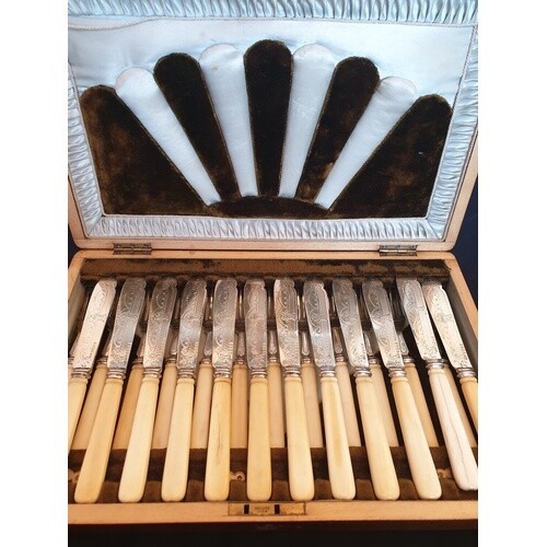 24 piece silver cutlery set consisting of 12 silver forks wi...