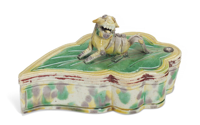 A CHINESE FAMILLE VERTE BISCUIT LEAF-SHAPED BOX AND COVER, KANGXI PERIOD (1662-1722)