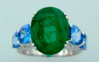 7.50-ct EMERALD 4.0 cts SAPPHIRE WHITE GOLD RING