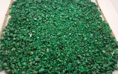 960 Grams Beautiful Emerald Rough Lot