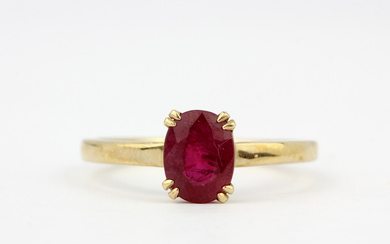 9CT RUBY SET SOLITAIRE RING.