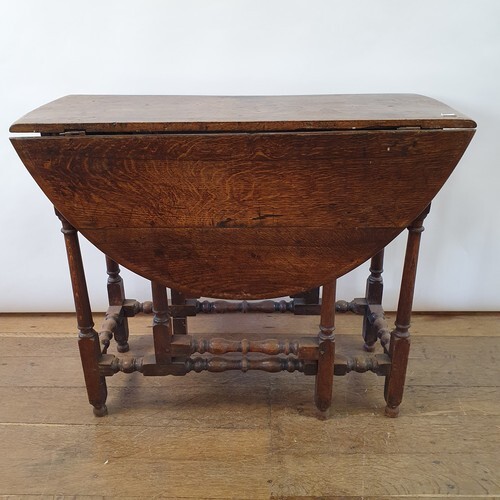 A 19th century oak gateleg table, 92 cm wide