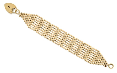 A 9ct gold gate link bracelet with 9ct gold padlock clasp, length 19.0cm, 28.9g