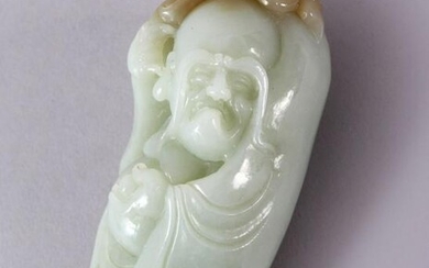 A CHINESE CARVED JADE FIGURE / PENDANT OF AN IMMORTAL