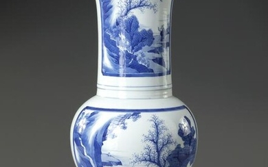 A CHINESE PORCELAIN BLUE AND WHiTE YEN YEN VASE, QING