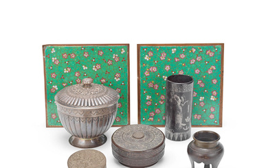 A COLLECTION OF CHINESE, JAPANESE AND BURMESE METAL ITEMS 18th...