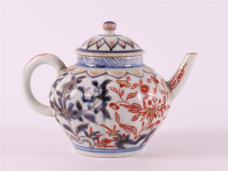 (-), A Chinese Imari porcelain teapot, China, Qianlong...