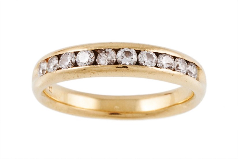 A DIAMOND HALF ETERNITY RING, mounted in 18ct yellow gold, r...