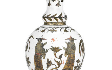 A Dorotheenthal faience vase