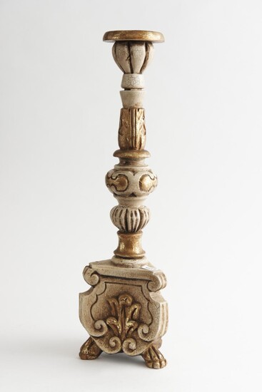 A FLORENTINE STYLE GILT WOOD CANDLE HOLDER, 51 CM HIGH, LEONARD JOEL LOCAL DELIVERY SIZE: SMALL
