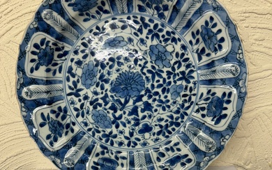 A GOOD CHINESE KANGXI PERIOD BLUE AND WHITE MOULDED...
