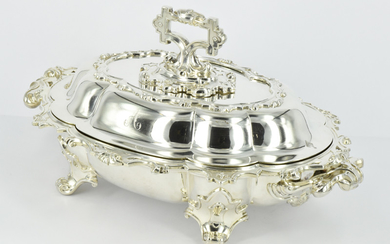 A GOOD PAIR OF EARLY VICTORIAN STERLING SILVER VEGETABLE DISHES