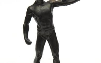 A GRAND TOUR STYLE BRONZE FIGURE OF AN ATHLETE BALANCING A BALL ON HIS ARM, 20 CM HIGH