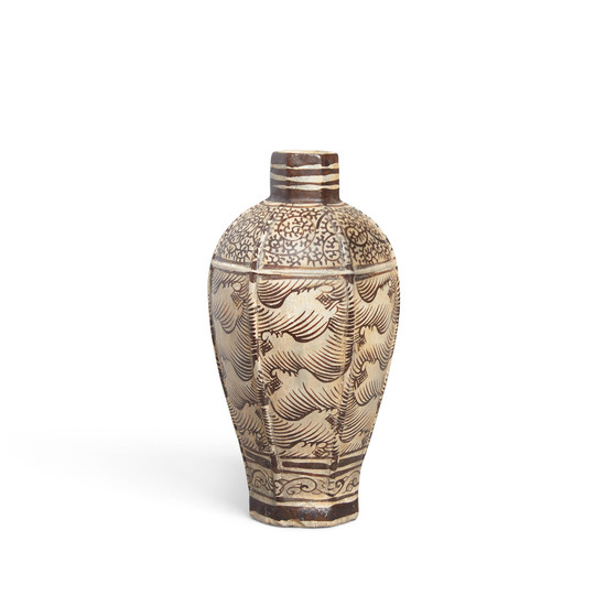 A Jizhou Brown-Painted Stoneware Wave Vase, Meiping