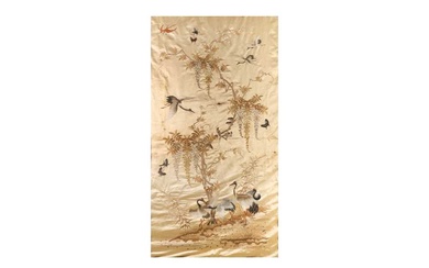 A LARGE CHINESE SILK EMBROIDERED 'CRANES' PANEL 十九至二十世紀 緞繡花陰鶴紋掛幅