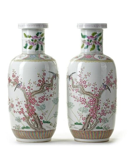 A PAIR OF CHINESE FAMILLE ROSE VASES, 19TH-20TH CENTURY