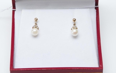 A PAIR OF CULTURED PEARL AND DIAMOND EARRINGS IN 9CT GOLD, TO POST AND BUTTERFLY FITTINGS, BOXED