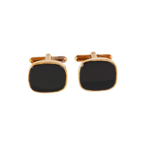 A PAIR OF RECTANGULAR ONYX CUFFLINKS, mounted in 9ct yellow ...