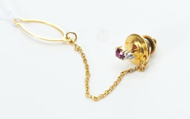 A RUBY AND DIAMOND TIE TACK IN 9CT GOLD, 2.5GMS
