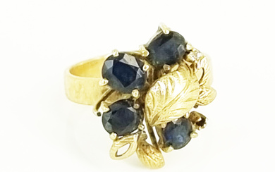 A SAPPHIRE AND YELLOW GOLD RING: four dark Australian-type sapphires