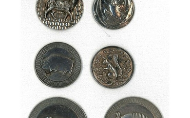 A SMALL CARD OF DIVISION 3 FRENCH WHITE METAL BUTTONS