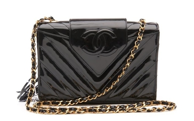 A VINTAGE BAG BY CHANEL