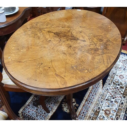A Victorian Walnut oval Supper Table of great quality. W 11...
