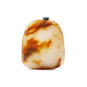 A WHITE AND RUSSET JADE PEBBLE-FORM SNUFF BOTTLE, QING DYNASTY (1644-1911)