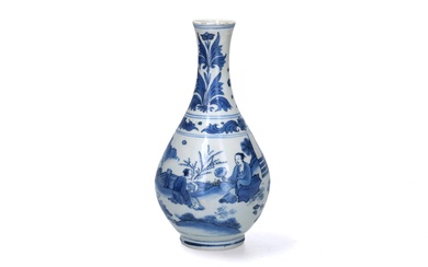 A blue and white porcelain bottle vase, depicting scholars in a garden. Unmarked. China, Transition. H. 22 cm.