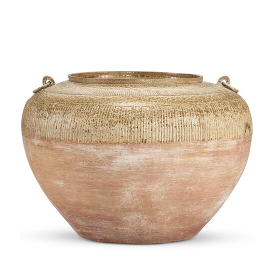 A celadon-glazed handled jar, Eastern Zhou dynasty, Warring States period 東周 戰國 青釉雙繫罐