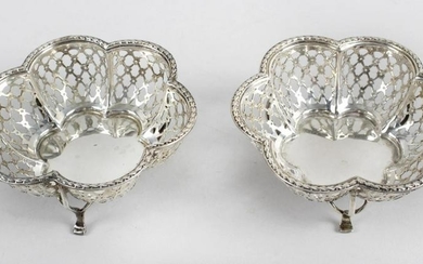 A pair of George V silver bonbon dishes, each of lobed