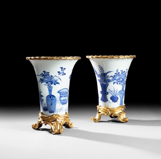 A pair of gilt-bronze Chinese porcelain vases, Louis XV, circa 1755 | Paire de grands vases en porcelaine de Chine et bronze doré d'époque Louis XV, vers 1755