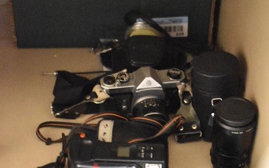 A selection of assorted vintage cameras including Pentax Espio 160 and Nikon Light Touch etc.