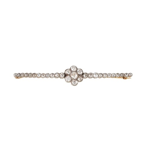AN ANTIQUE DIAMOND CLUSTER BAR BROOCH, set to the centre wit...