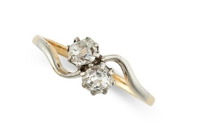 AN ANTIQUE DIAMOND TOI ET MOI RING in 18ct yellow gold