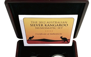 AUSTRALIE. Ensemble numismatique Kangourou 2012. Seulement 495 pièces frappées. Total de 2 Oz Ag. Dans...