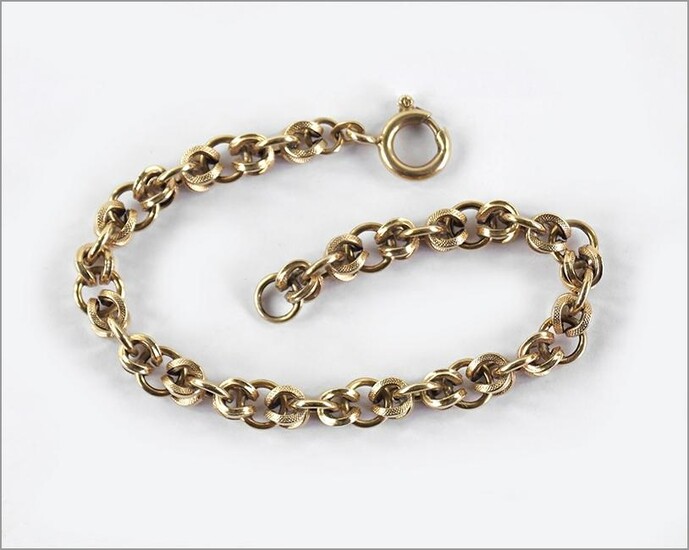 An 18 Karat Yellow Gold Link Bracelet.