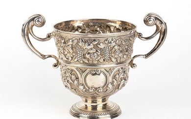 An Irish Georgian sterling silver cup - Dublin circa 1820-1830...