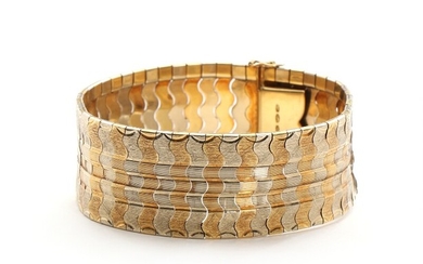 An Italian 18k tri-colour gold bracelet. L. 19.5 cm. Weight app. 48.5 g. 1960s.