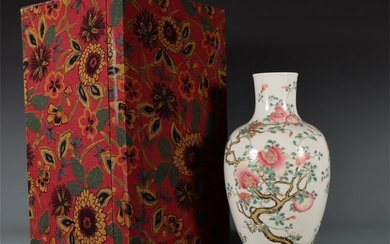 An exquisite Famille-Rose flower patterns vase