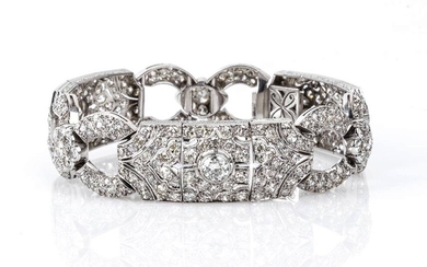 Art Déco platinum and diamonds bracelet - 1920splatinum 950/1000, consisting of three rectangular links, each...