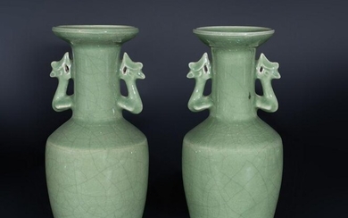 Arte Cinese A pair of celadon glazed pottery vases