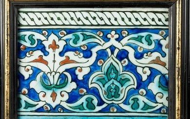 Arte Islamica An Iznik border tile painted with