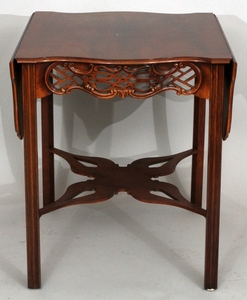 BAKER CHIPPENDALE STYLE MAHOGANY DROP LEAF END TABLE 28 24 CLOSED 42 OPEN 25