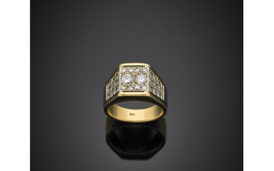 Bi-coloured gold shaped diamond pavé ring, g 10.16 size 11/51.Read more