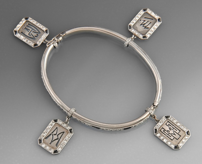 Bracelet jonc en or blanc 750 millièmes serti d'un rang de diamants...